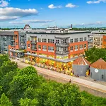 River View Oasis - 2Br Apt With Pool And Gym