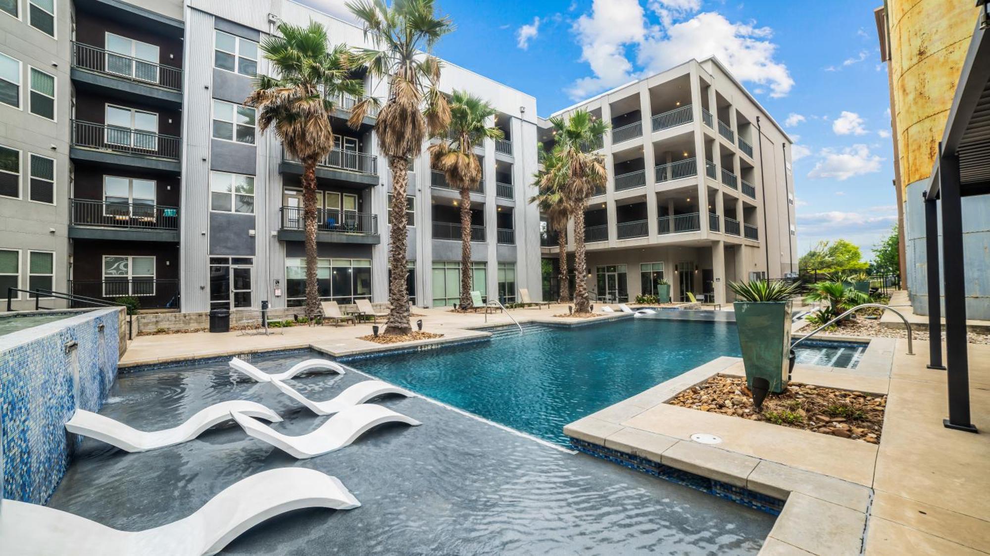 Apartment River View Oasis - 2br With Pool And Gym