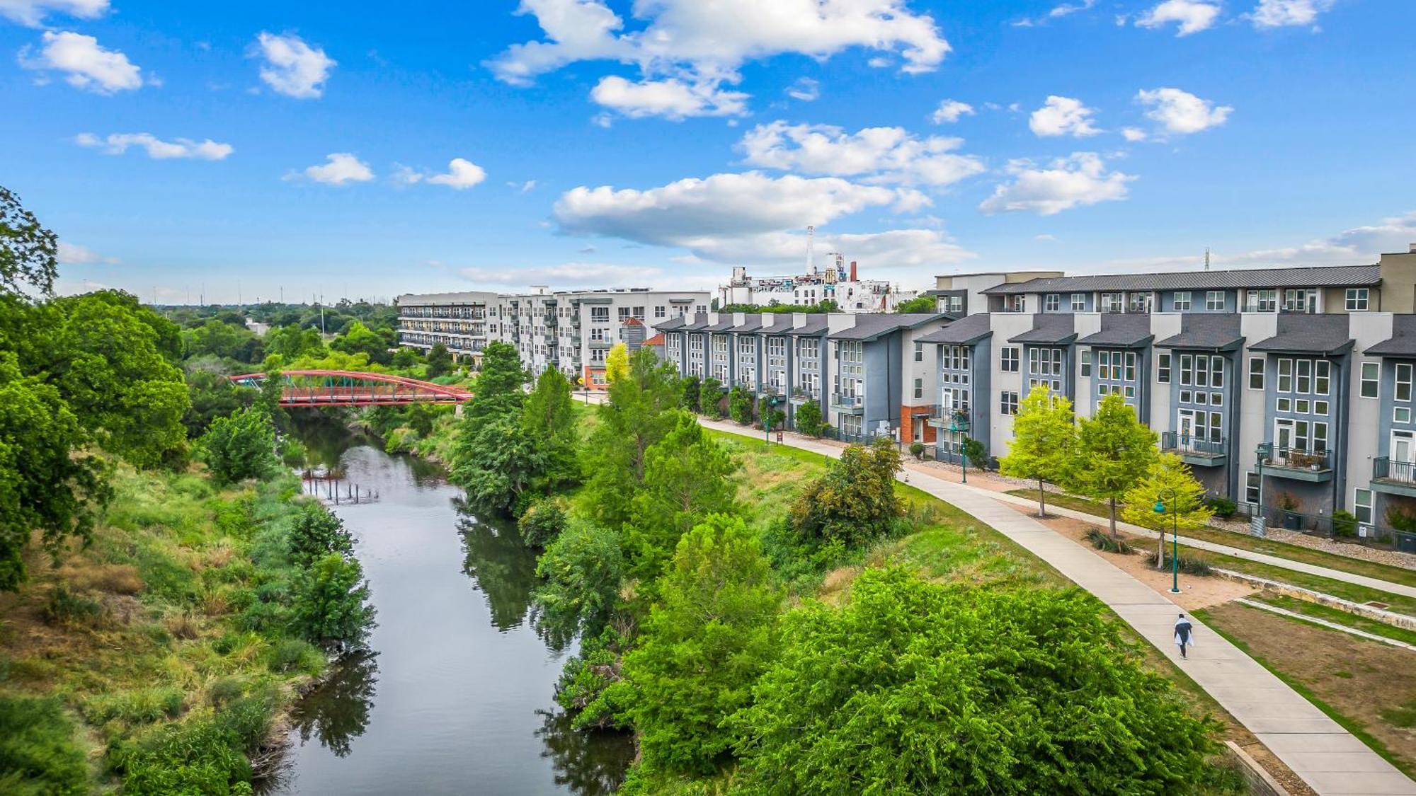 River View Oasis - 2br With Pool And Gym Apartment *