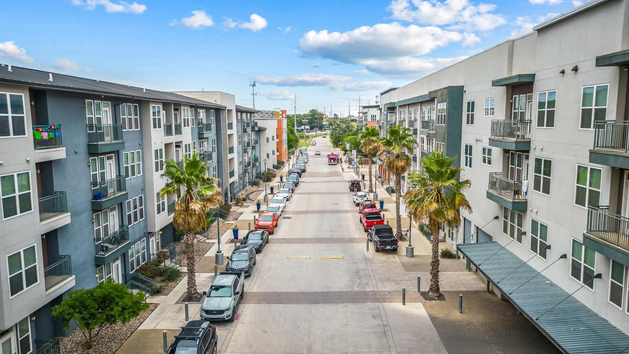 River View Oasis - 2br With Pool And Gym Apartment