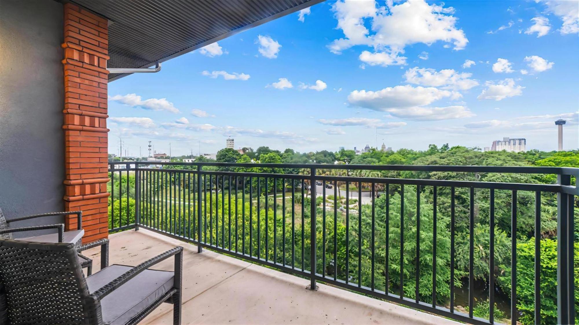 River View Oasis - 2br With Pool And Gym *
