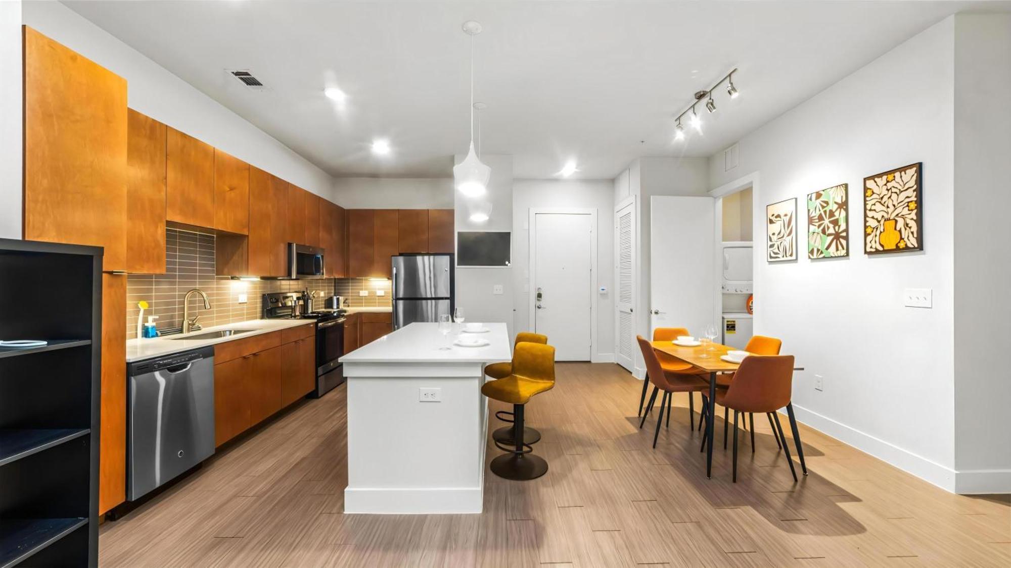 River View Oasis - 2br With Pool And Gym Apartment