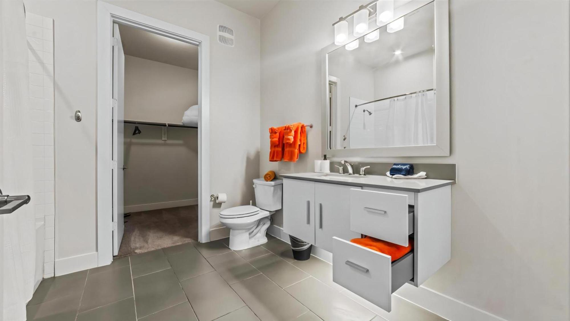 Apartment River View Oasis - 2br With Pool And Gym *
