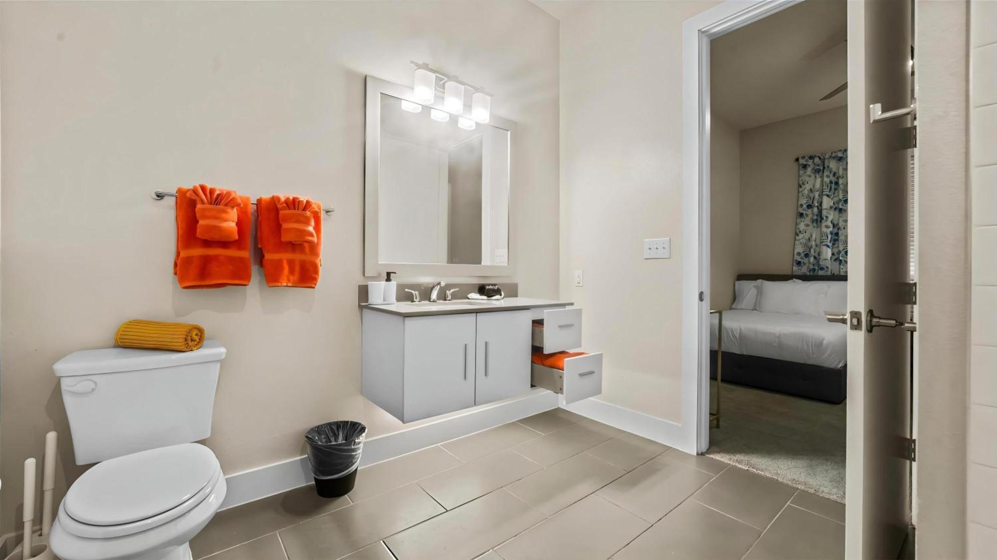 River View Oasis - 2br With Pool And Gym Apartment