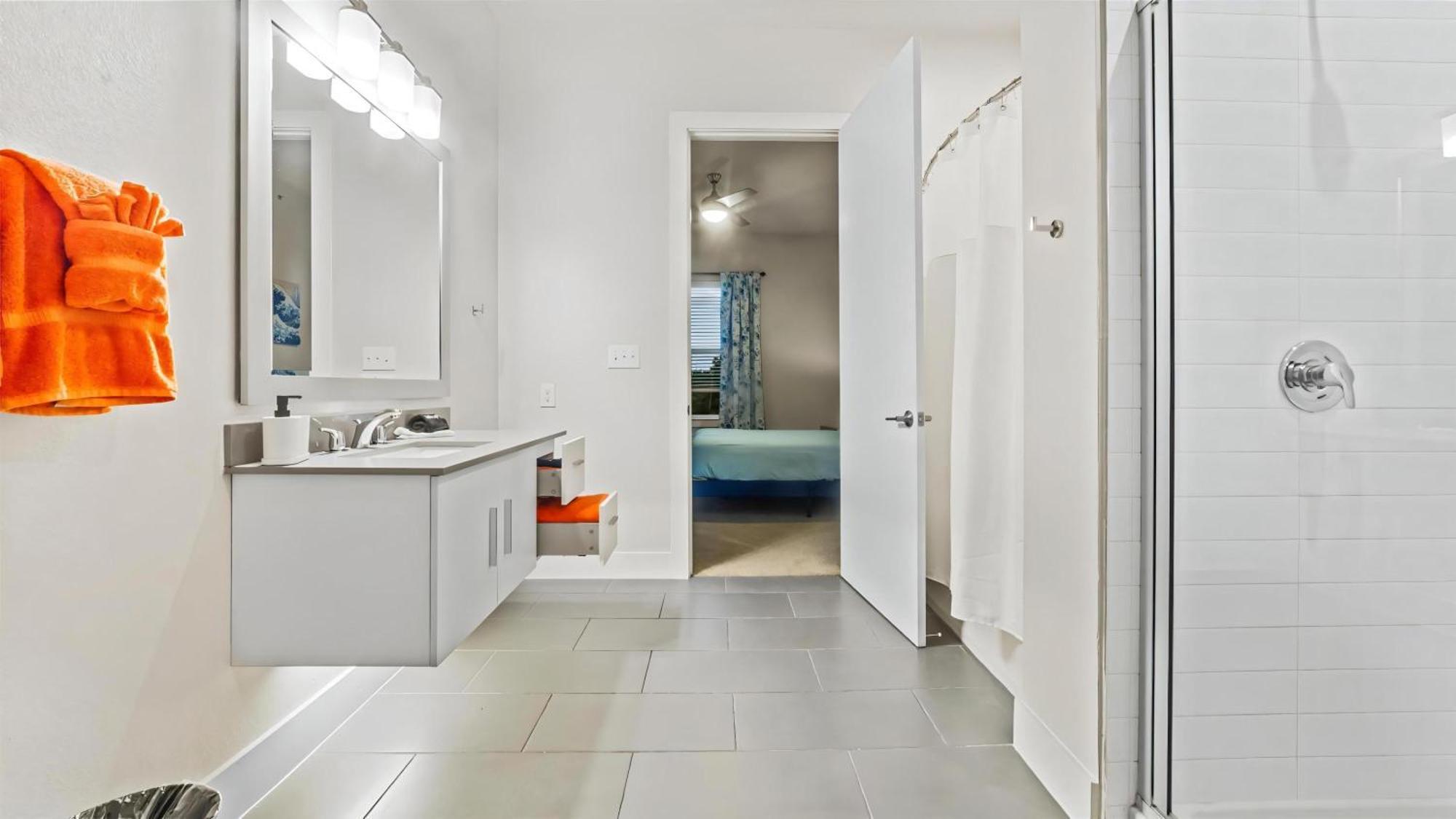 River View Oasis - 2br With Pool And Gym Apartment *